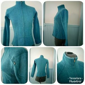 Mountain Hardware Sea blue jacket sz XS